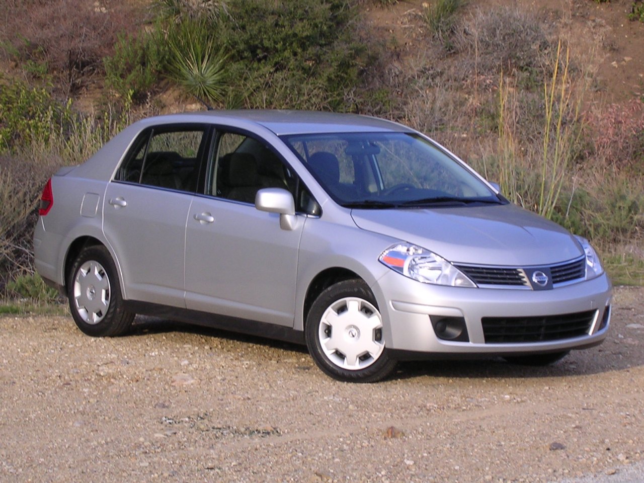 Nissan Versa Pictures Images title=
